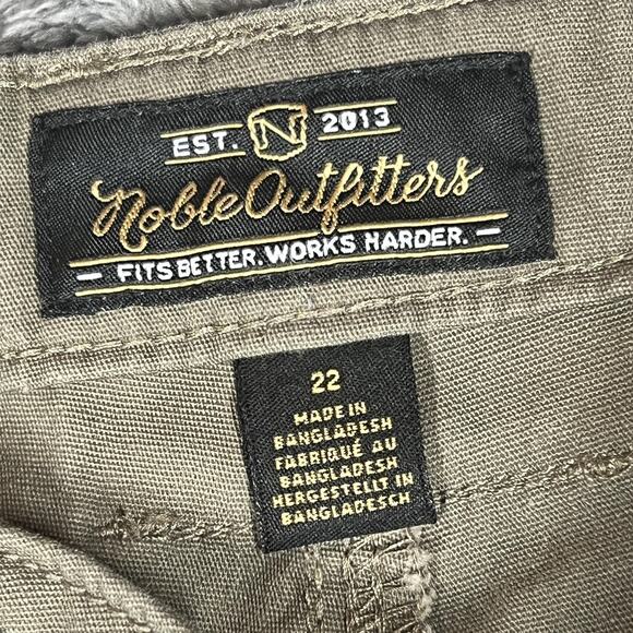 Noble Outfitters Shorts Womens 22 Khaki Utility Workwear Stretch Cargo Pockets - Picture 7 of 9